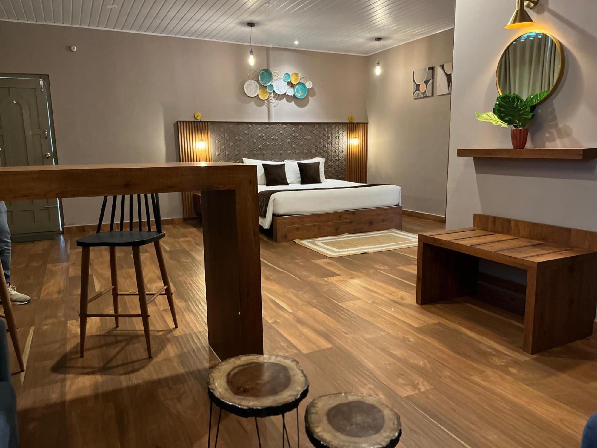 Misty Courtyard Resort Chinnakanal Екстериор снимка