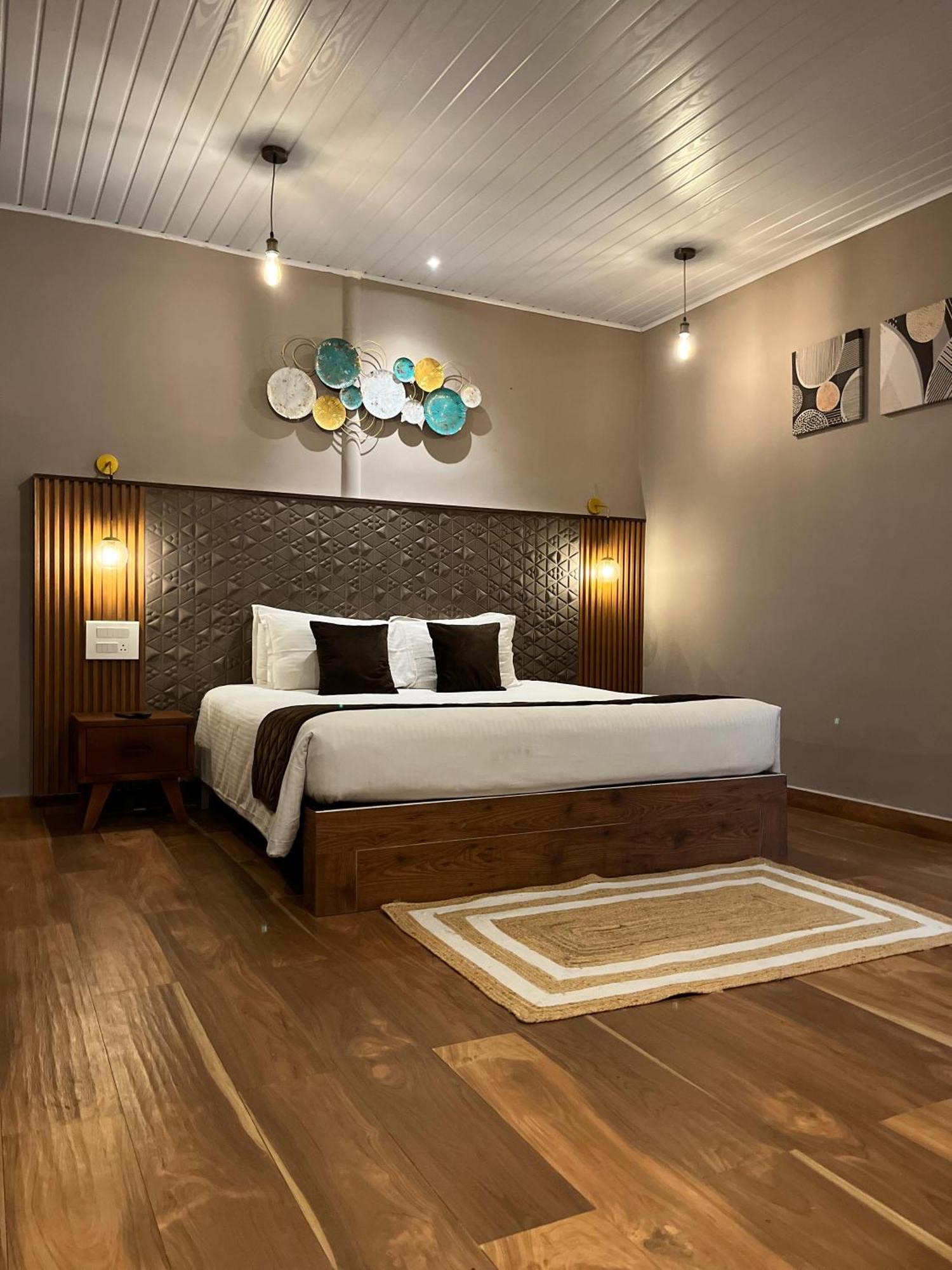 Misty Courtyard Resort Chinnakanal Екстериор снимка