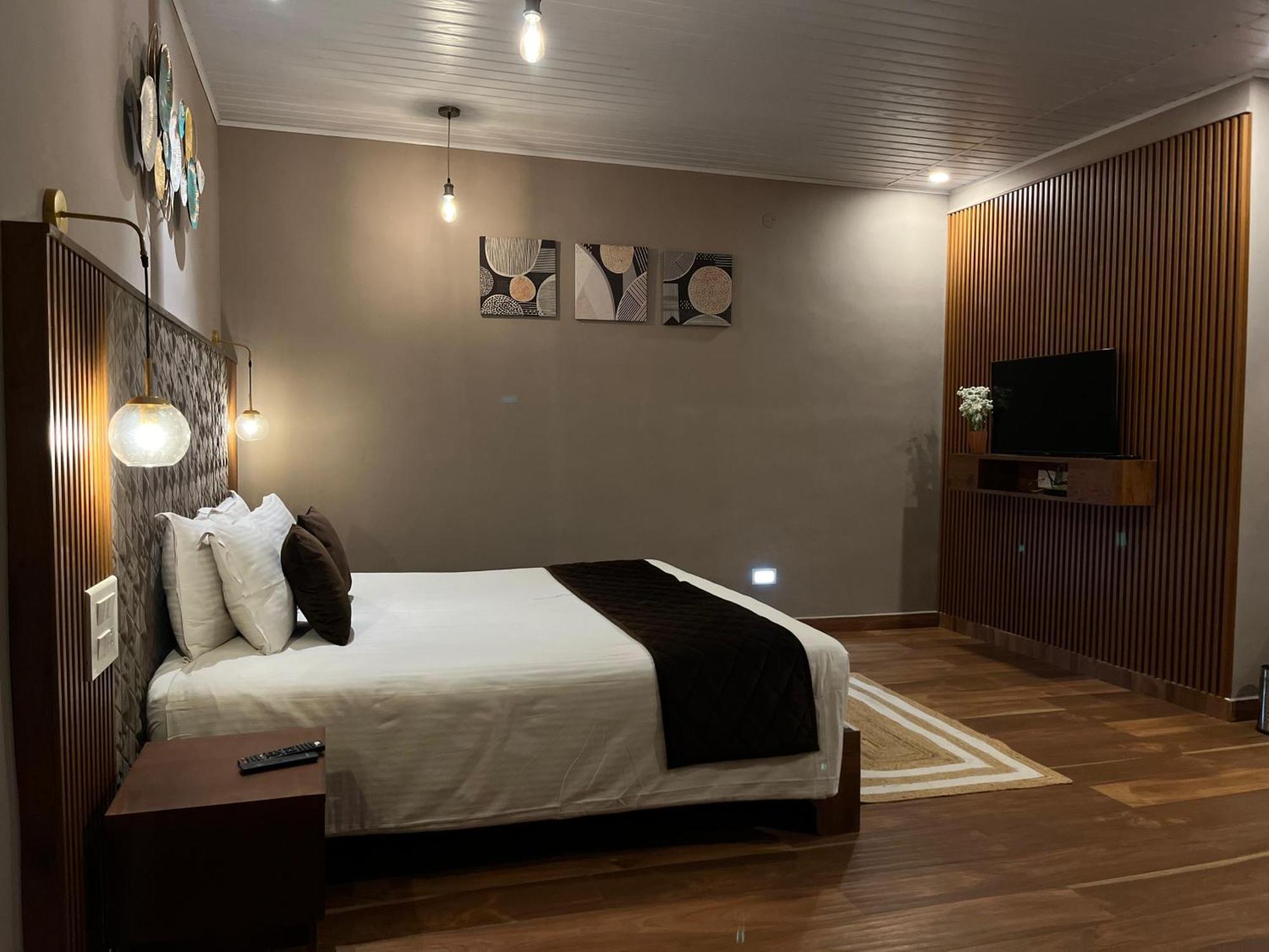 Misty Courtyard Resort Chinnakanal Екстериор снимка