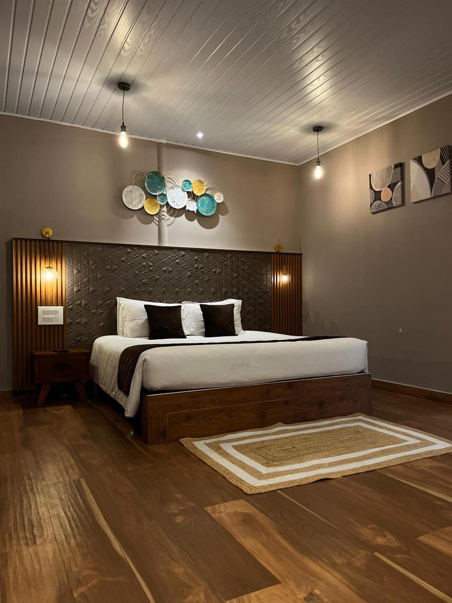 Misty Courtyard Resort Chinnakanal Екстериор снимка