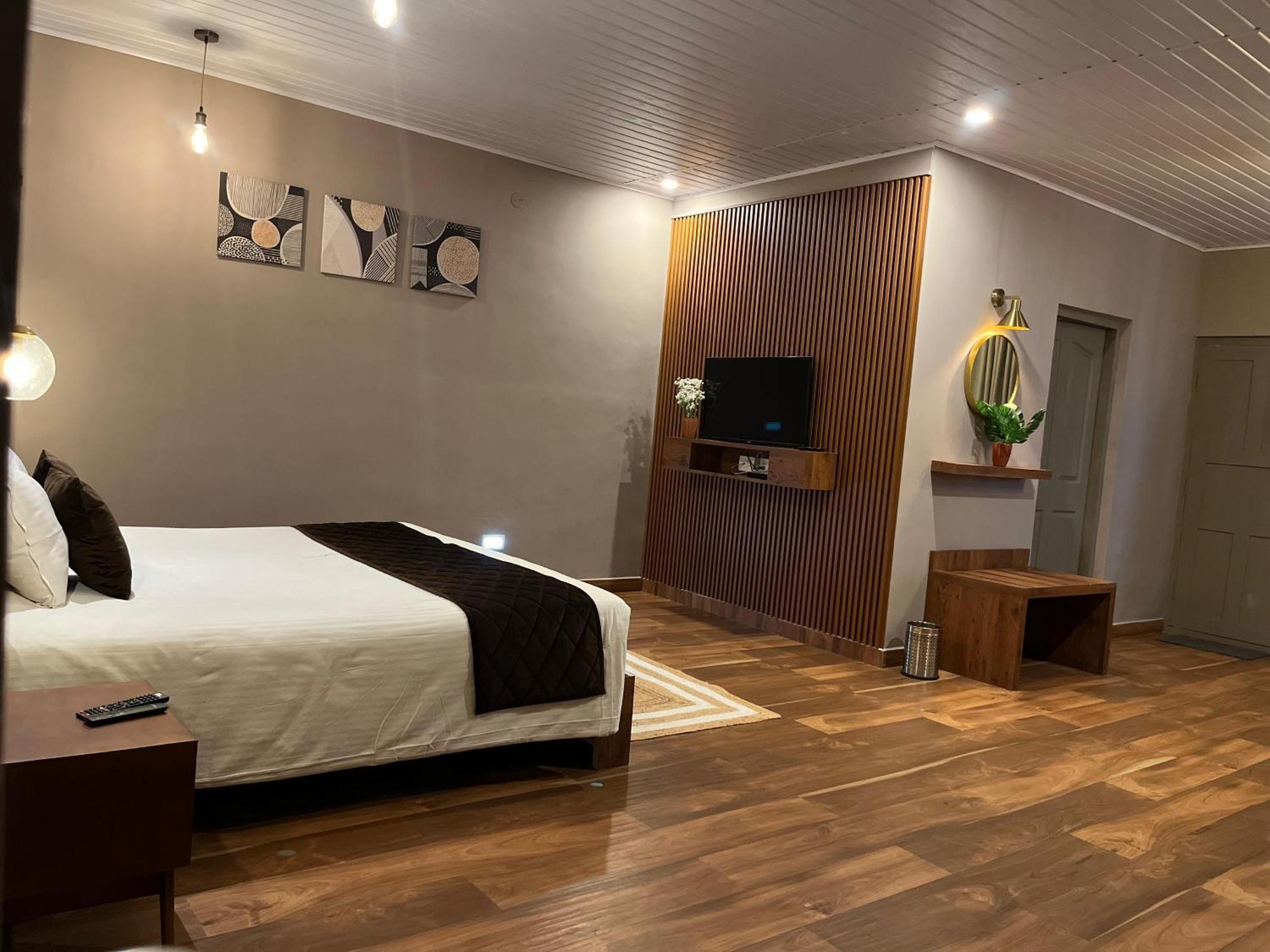 Misty Courtyard Resort Chinnakanal Екстериор снимка