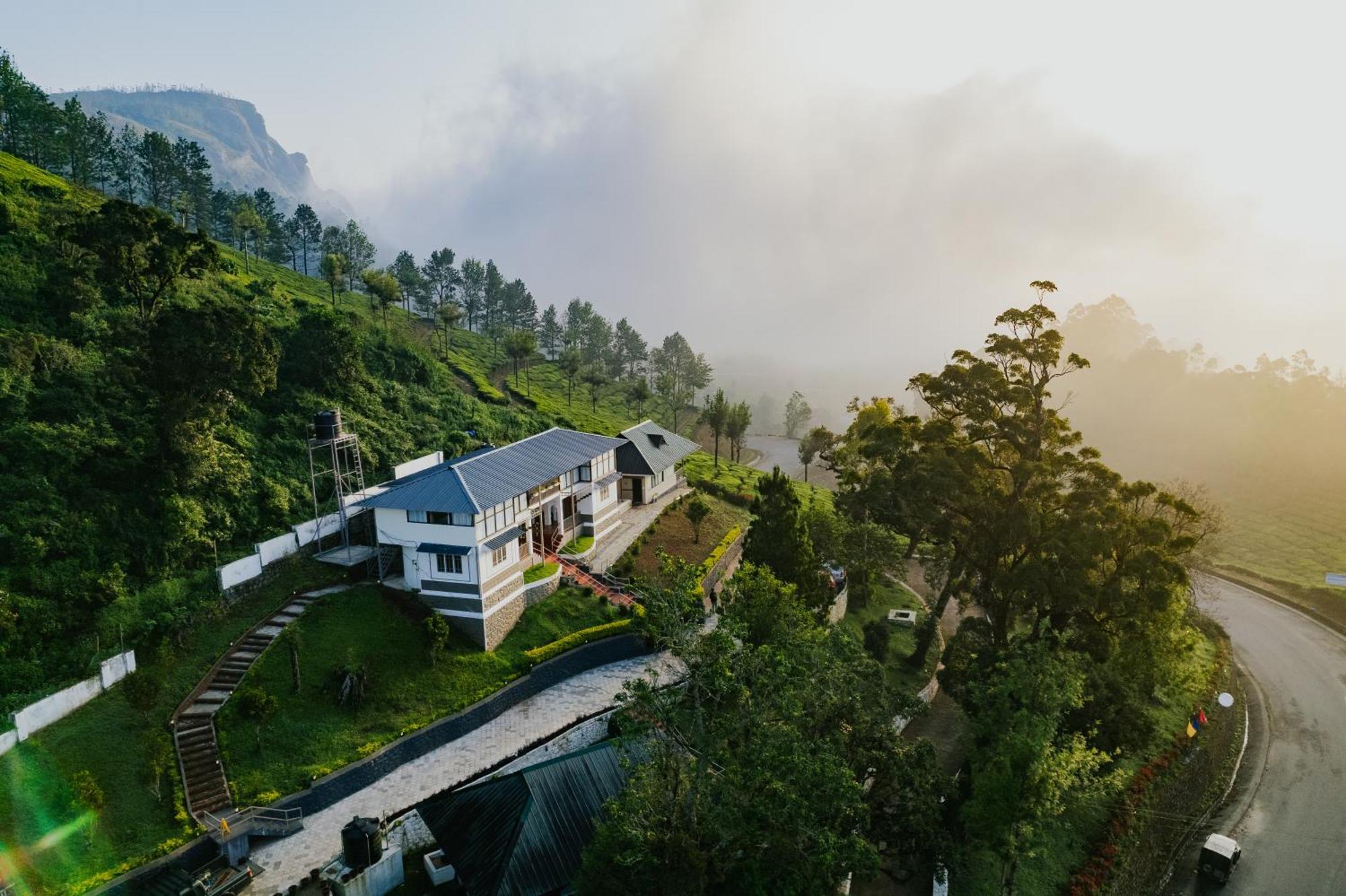 Misty Courtyard Resort Chinnakanal Екстериор снимка